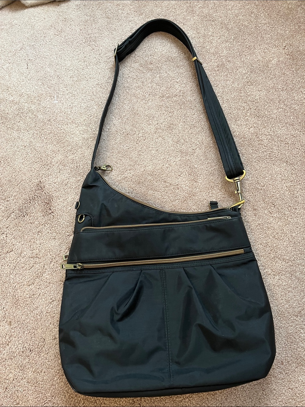 Travelon anti theft signature 3 compartment crossbody bag